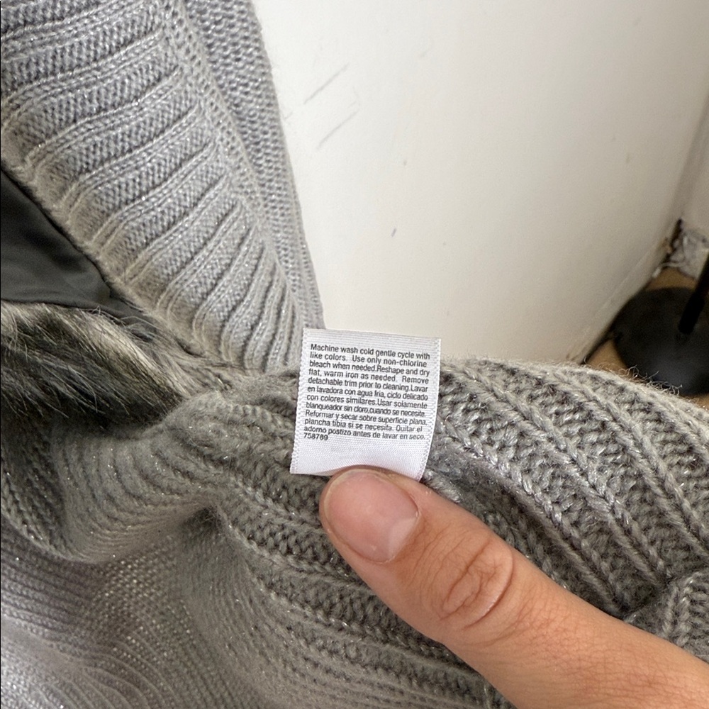 a.n.a Gray Knit Cardigan Sweater with Removable Faux Fur Trim Size 2X - Picture 5 of 7